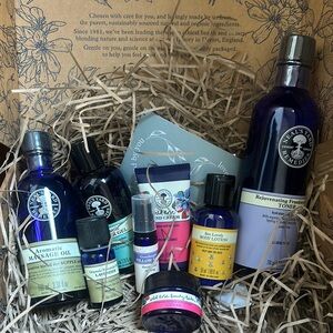 Neal‘s Yard limited edition gift set-  eight products - brand new